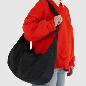 BAGGU Large Nylon Crescent Bag in Black 🖤